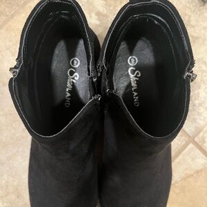 Shealand Black Suede-Look Ankle Booties with Side Zip